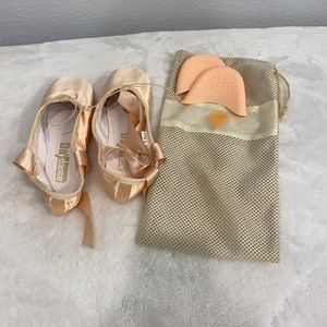 These are a pair on point ballet shoes